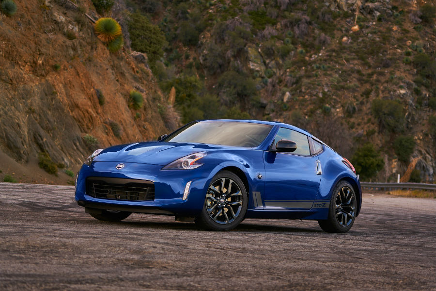What is the Difference Between the 350Z and 370Z? | First Team Nissan