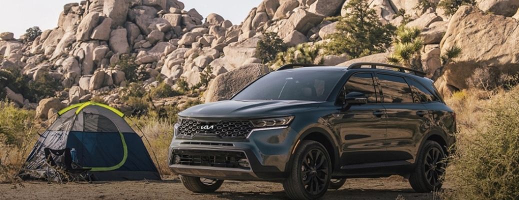 Sideview of a 2022 Kia Sorento in a camp site