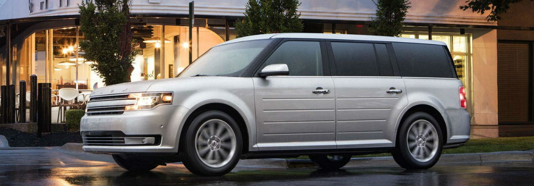 side view of a silver 2018 Ford Flex parked outside a restaurant