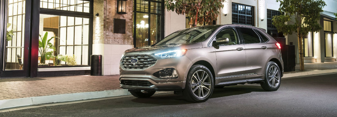 front view of a silver 2019 Ford Edge Titanium Elite