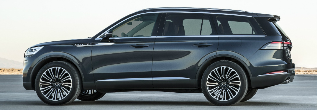 Lincoln Aviator driver side exterior profile view