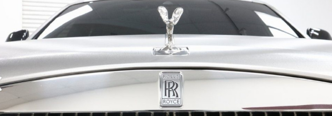 hood logo of rolls royce up close