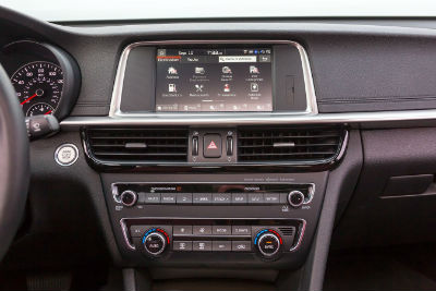 2020 Kia Optima interior infotainment center console
