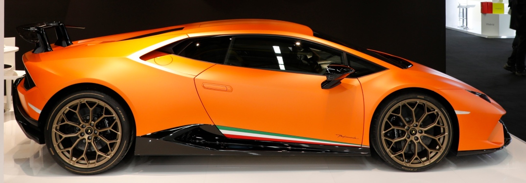 Lamborghini Huracan Performante Orange side view