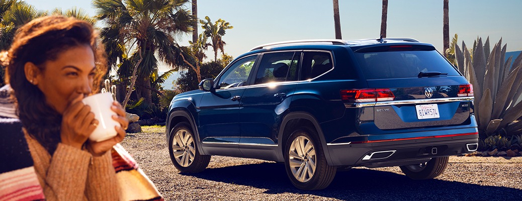 2021 Volkswagen Atlas blue back view