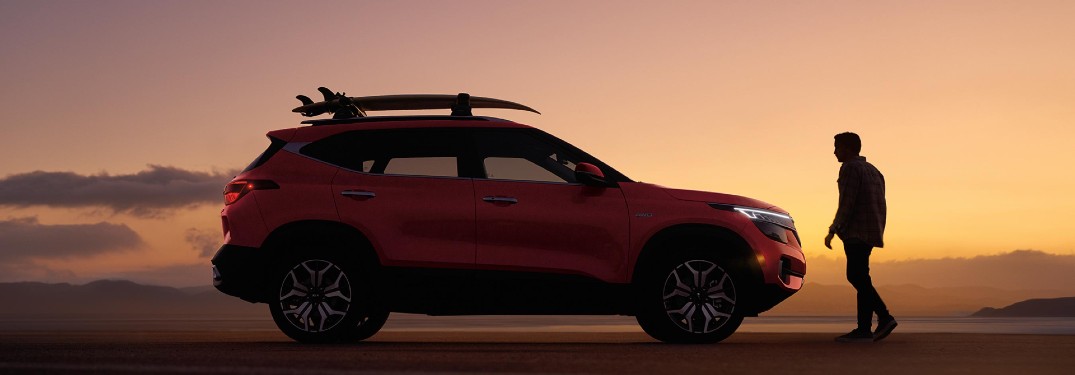 side view of the 2021 Kia Seltos in the sunset