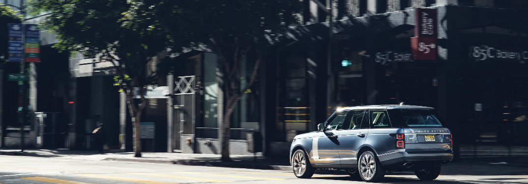 2018 Range Rover driving on the streets of Los Angeles