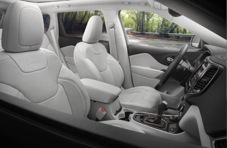 2020 Jeep Cherokee front seating