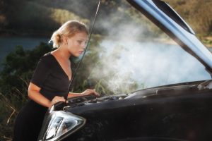 Does a Water Bottle on Your Car Hood Mean You Are in Danger?