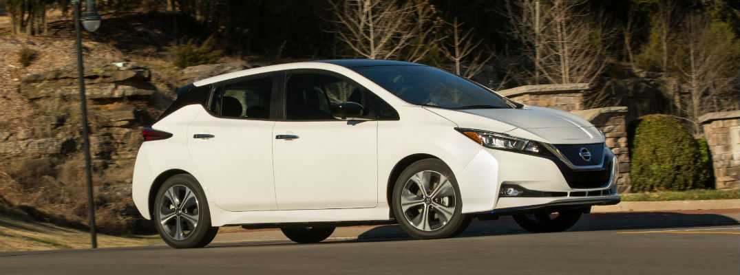 A right profile photo of the 2020 Nissan LEAF parked on the road.