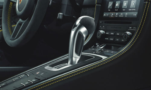 Closeup of gear shift in 2020 Porsche 718 Cayman GT4