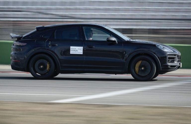 2021 Porsche Cayenne side view