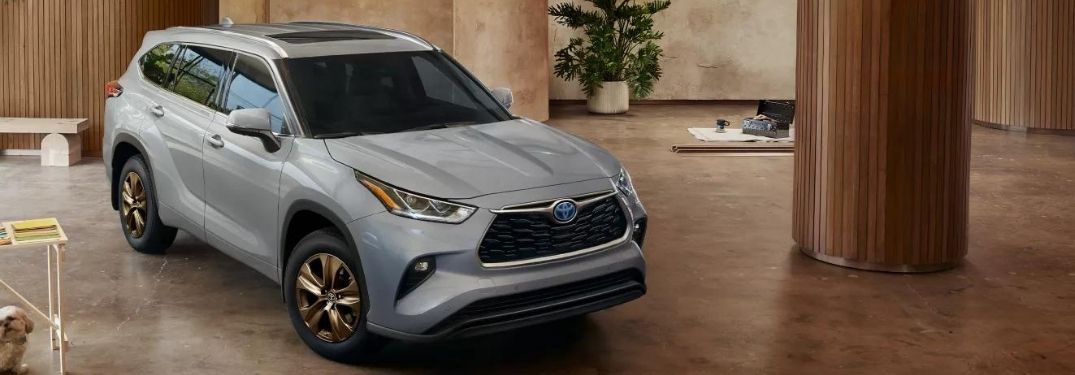 2022 Toyota Highlander Hybrid in a showroom