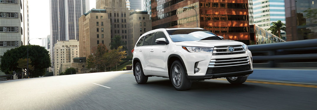 Passenger side exterior view of a white 2018 Toyota Highlander