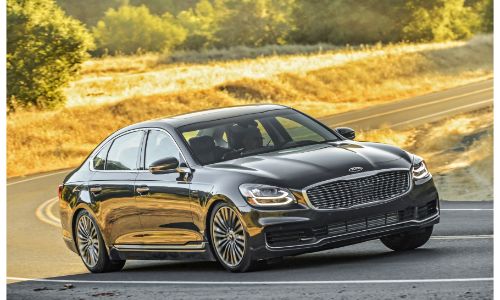 2020 Kia K900 exterior shot with gray metallic paint color