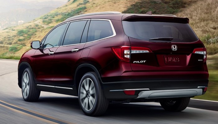 2020 Honda Pilot driving down a winding mountain road