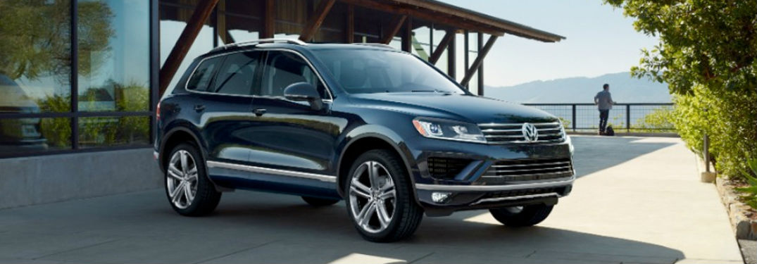 2017 Volkswagen Touareg in black