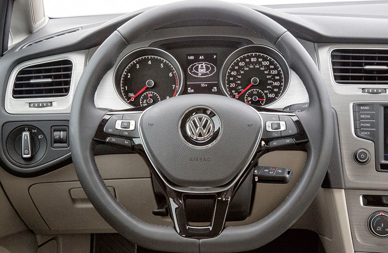 2018 Volkswagen Golf SportWagen steering wheel