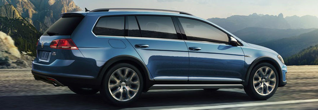 2018 Volkswagen Golf Alltrack in blue