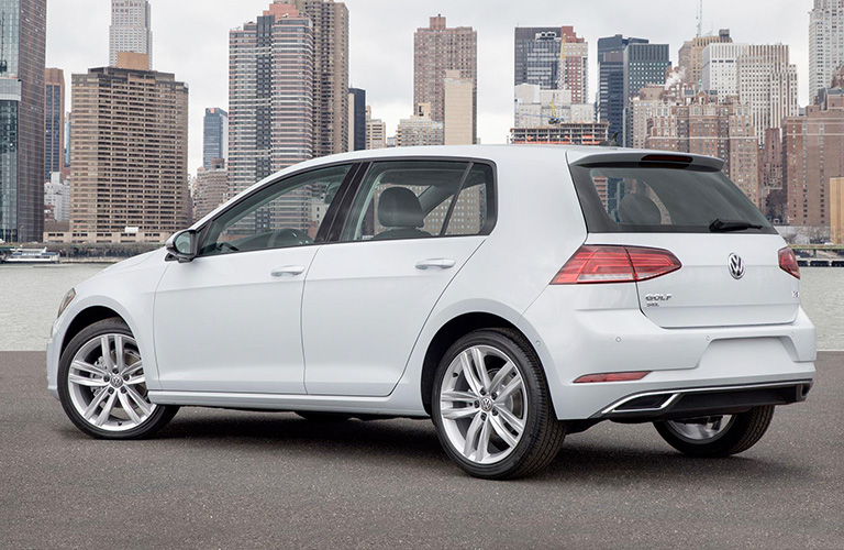 2018 Volkswagen Golf in white