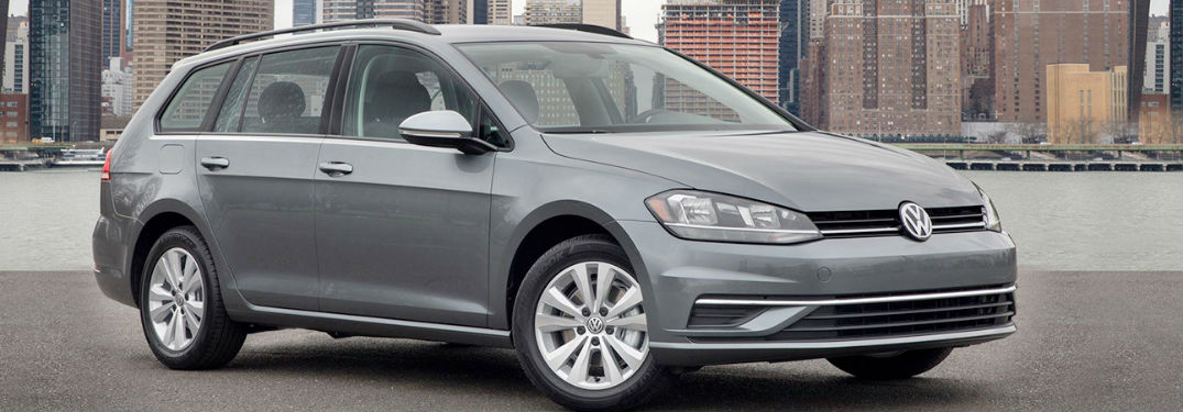 2018 Volkswagen Golf SportWagen side profile
