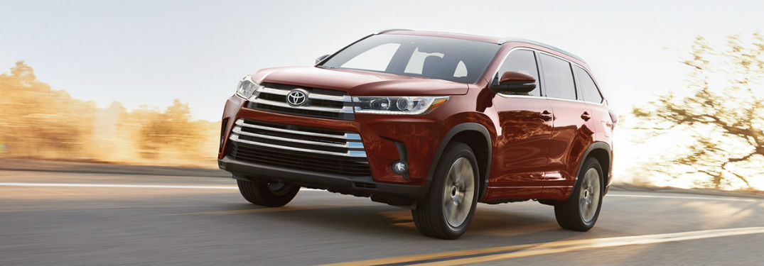 2018 Toyota Highlander exterior and front headlights