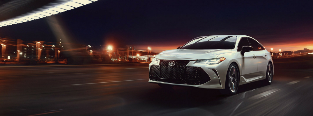 2019 Toyota Avalon Front View of White Exterior
