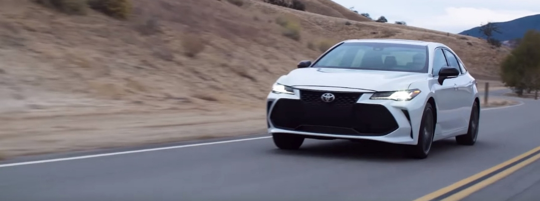 2019 Toyota Avalon Front View of White Exterior