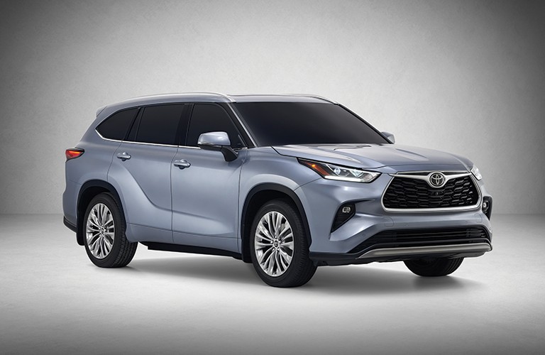 A front-right quarter photo of the 2020 Toyota Highlander in a photo studio.