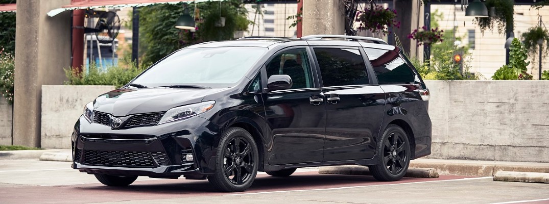 A front left quarter photo of the 2020 Toyota Sienna.