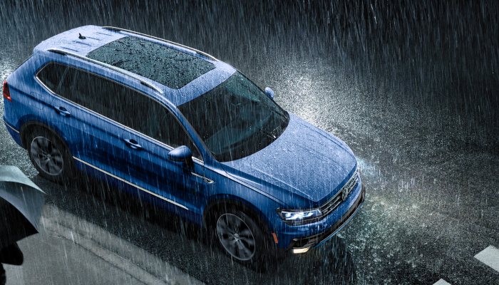 2020 Volkswagen Tiguan parked in the rain