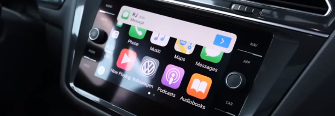Apple CarPlay Text Messaging in a Volkswagen Vehicle