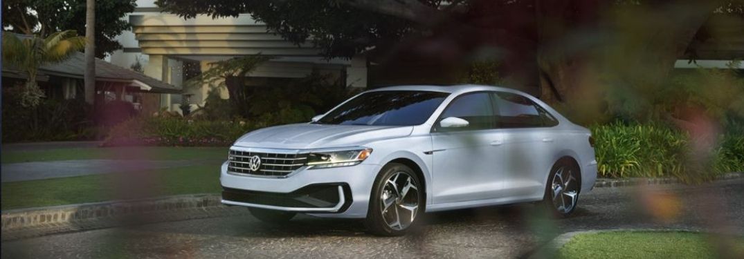 2021 Volkswagen Passat parked front view