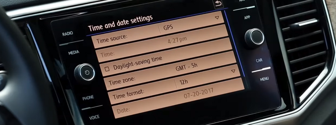 Time and Date Settings on the Touchscreen of a 2018 Volkswagen Vehicle