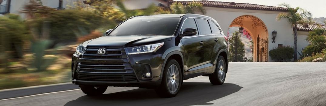 2018 Toyota Highlander parked outside.