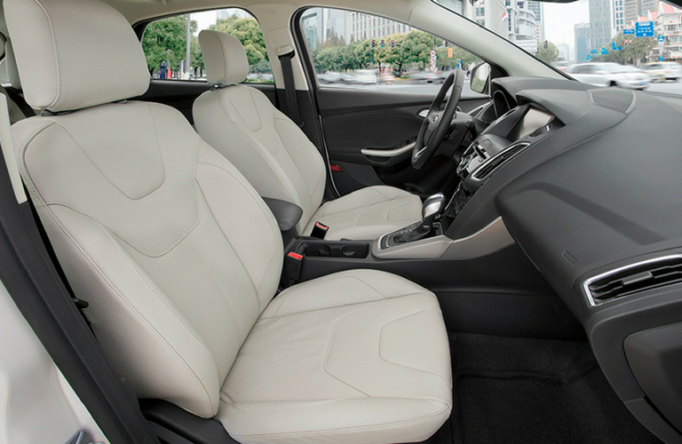 2018 Ford Focus side view of front interior