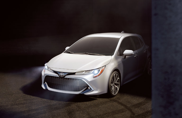 What are the color options for the 2019 Toyota Corolla Hatchback?