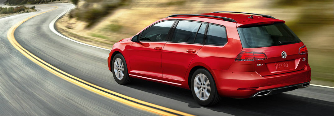 2018 Volkswagen Golf Sportwagen in Tornado Red