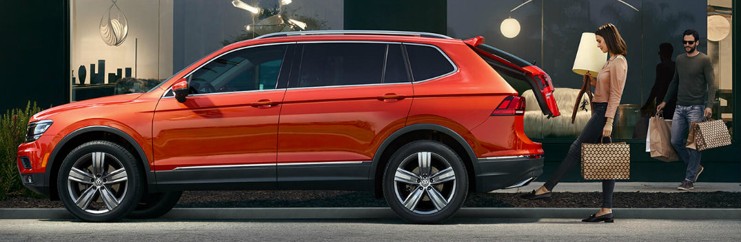 2019 VW Tiguan lift gate opening up