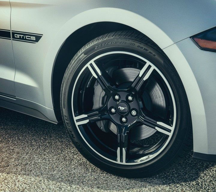 2019 Ford Mustang wheel