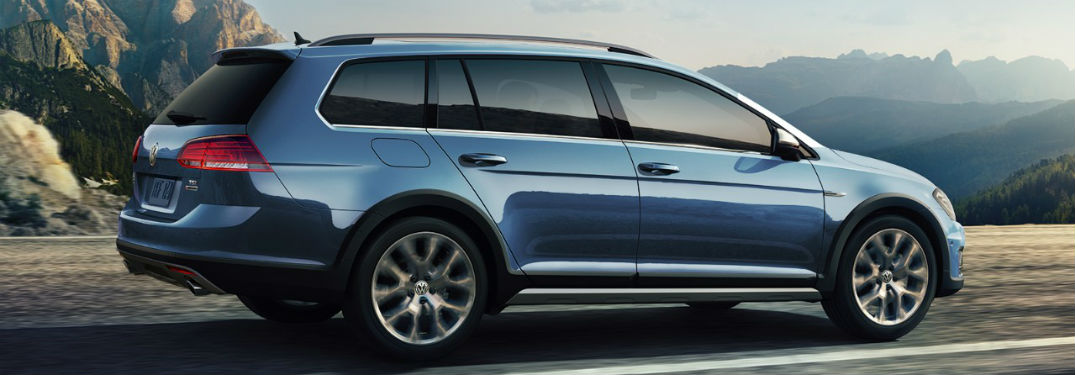 Passenger side exterior view of the 2018 VW Golf Alltrack