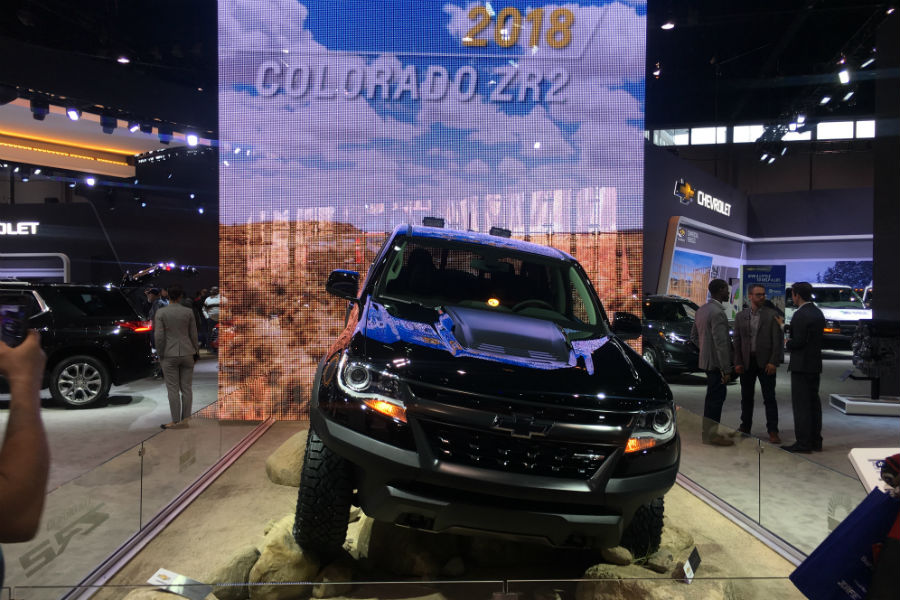 2018 chevrolet colorado zr2 on display at chicago auto show 2018 df