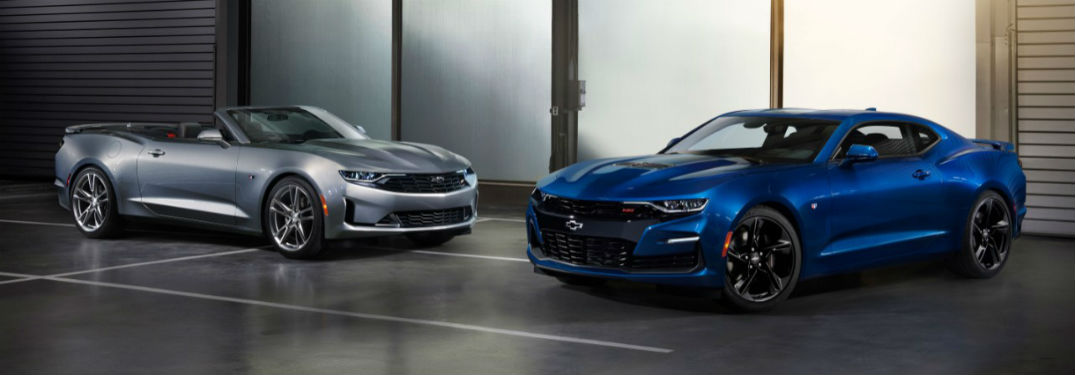 2019 camaro ss and rs next to eachother on showroom floor