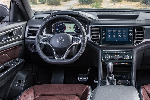2020 Atlas Cross Sport cockpit showcase
