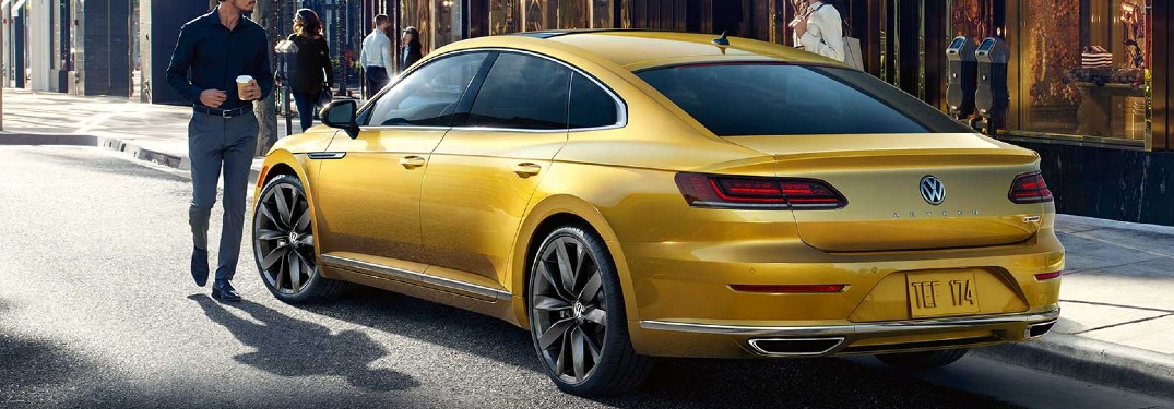 couple walking toward a parked 2019 Arteon
