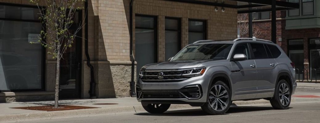 2022 Volkswagen Atlas near a building