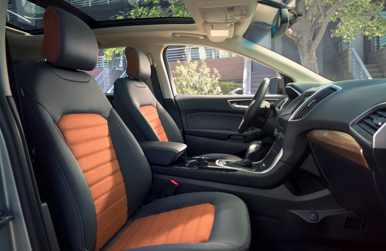 Interior front dash of 2018 Ford Edge