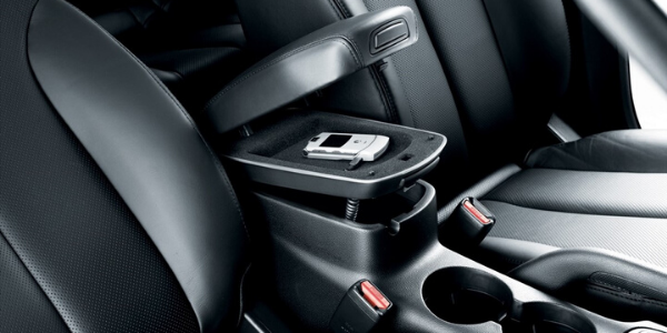 Center console in 2007 Kia Optima