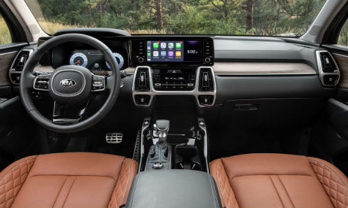 Steering wheel and dashboard in 2021 Kia Sorento