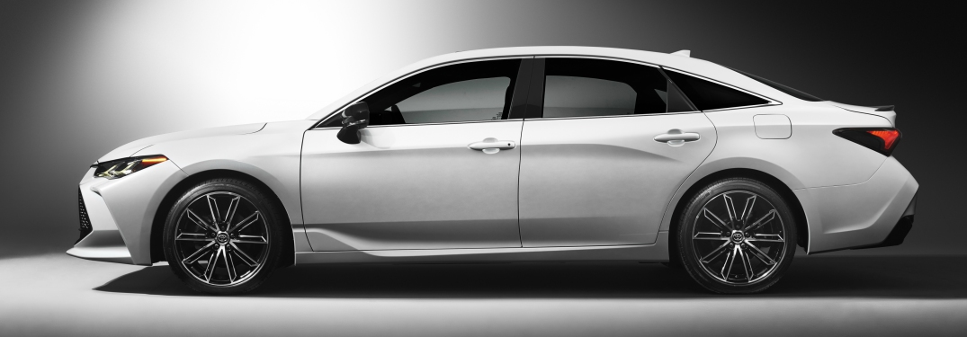 white 2019 Toyota Avalon side view